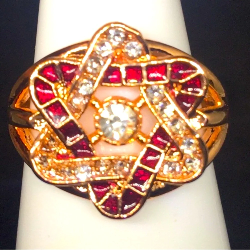 Rose Gold Celtic knot 6 Pt Star W/Red & White Sapphire W/Crystal in Center Ring